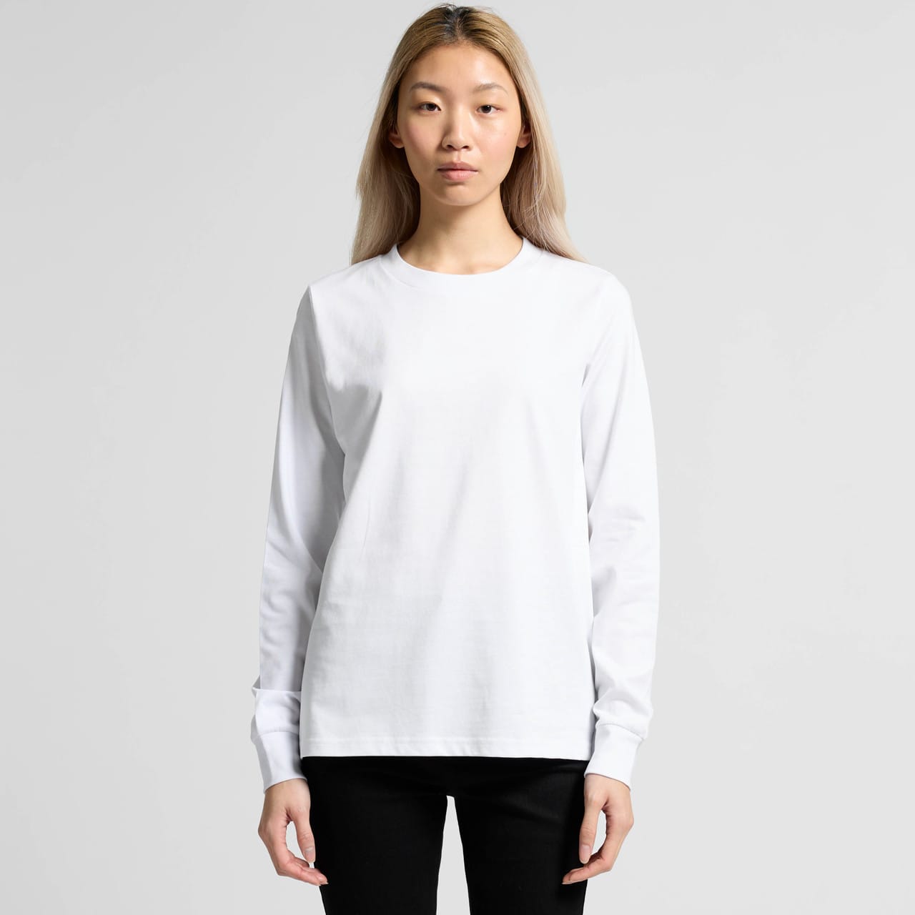 A long-sleeve t-shirt in white with a relaxed fit, featuring a logo on the front. Wo's Maple L/S Tee - Image 1