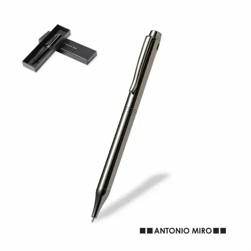 A pen in black with a sleek design, displayed alongside its packaging featuring a logo. Gordon - Image 1